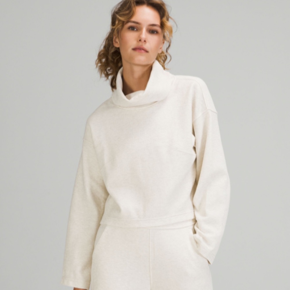Lululemon ribbed funnel neck pullover
